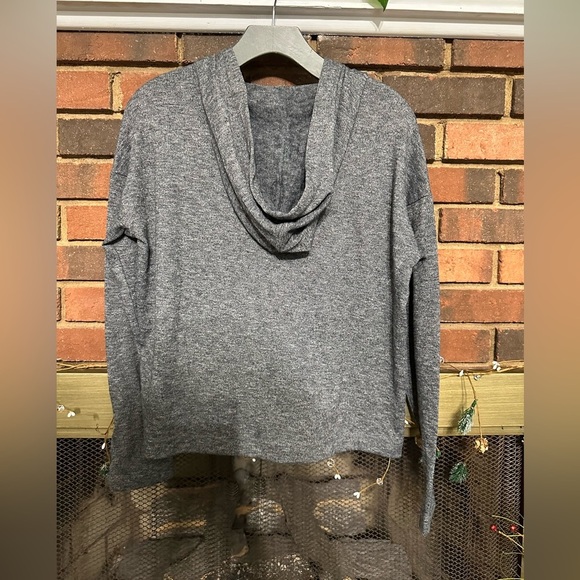 🛍️Banana Republic gray cropped hoodie with New never worn. - Picture 3 of 6